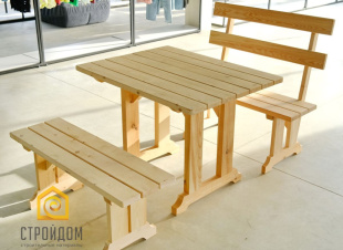 Стол простой с щелями 0,74х1м